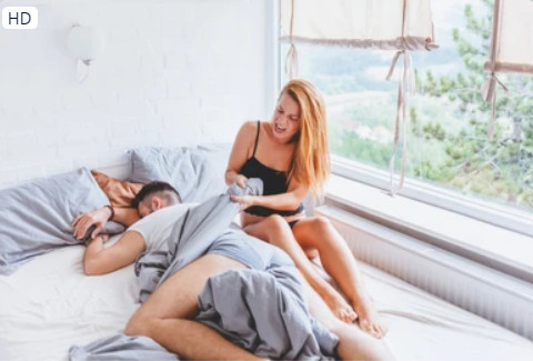 Theo bạn điều gì thích nhất và khó chịu nhất cho vợ chồng khi ngủ chung? - Ảnh 2.