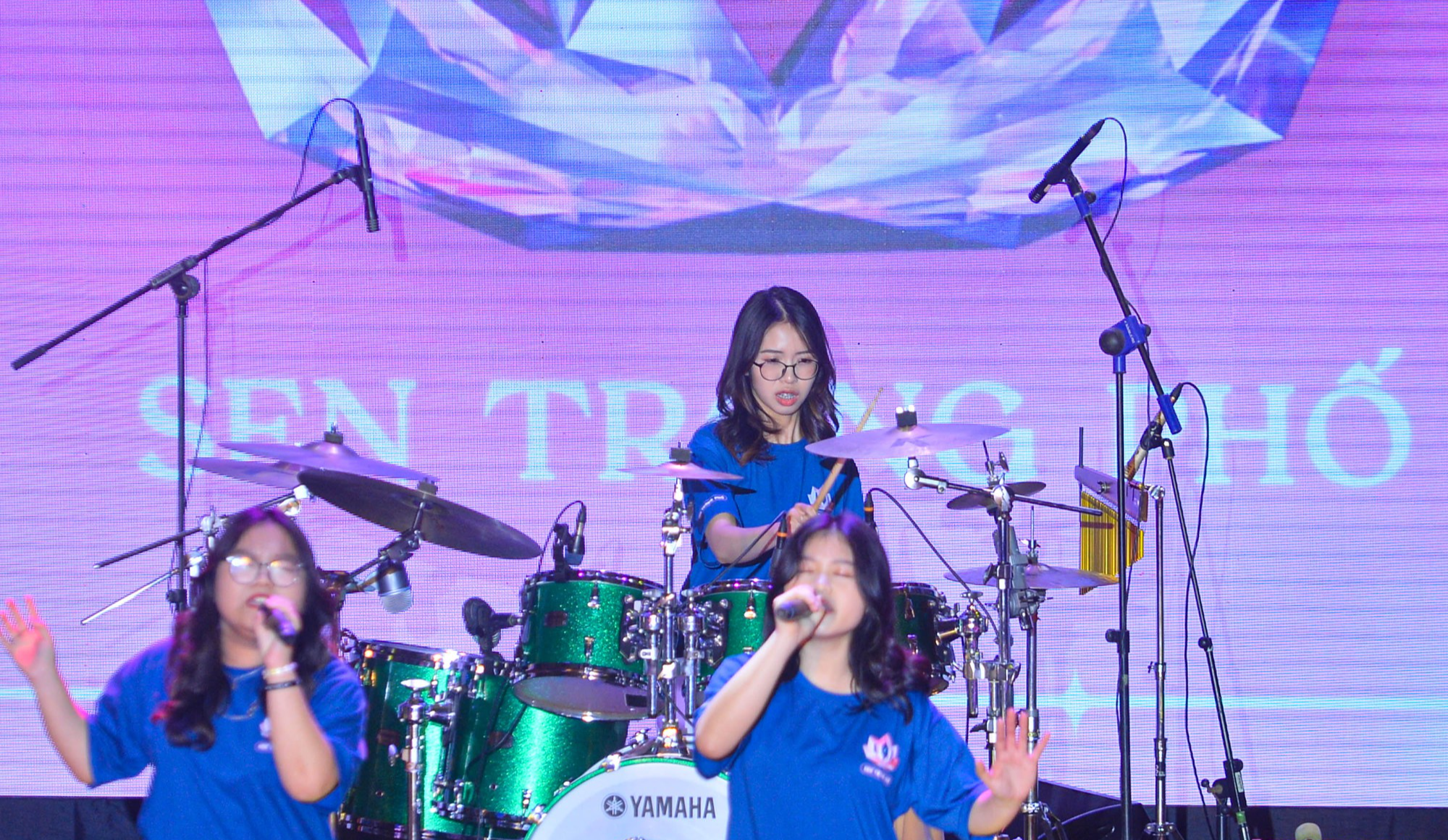 Học sinh Hà Nội hóa 'nghệ sĩ' trong cuộc thi âm nhạc THPT đầu tiên - Ảnh 7.