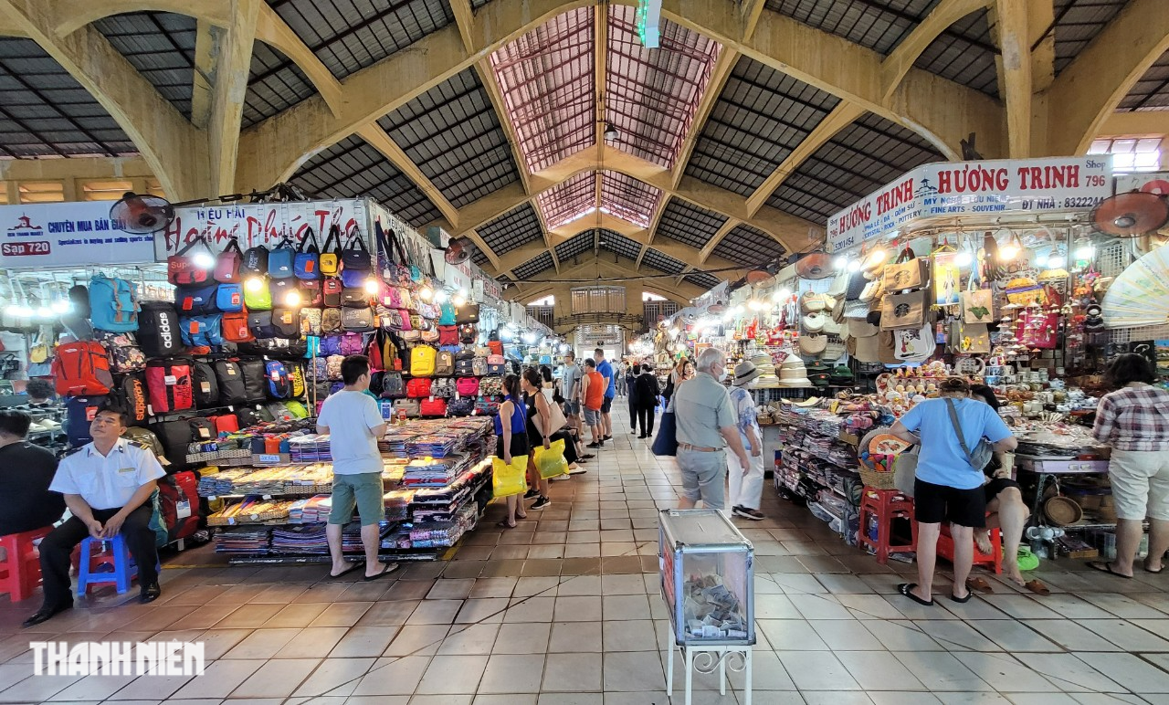 Ế khách quốc tế, chợ Bến Thành người bán đông hơn người mua - Ảnh 7.