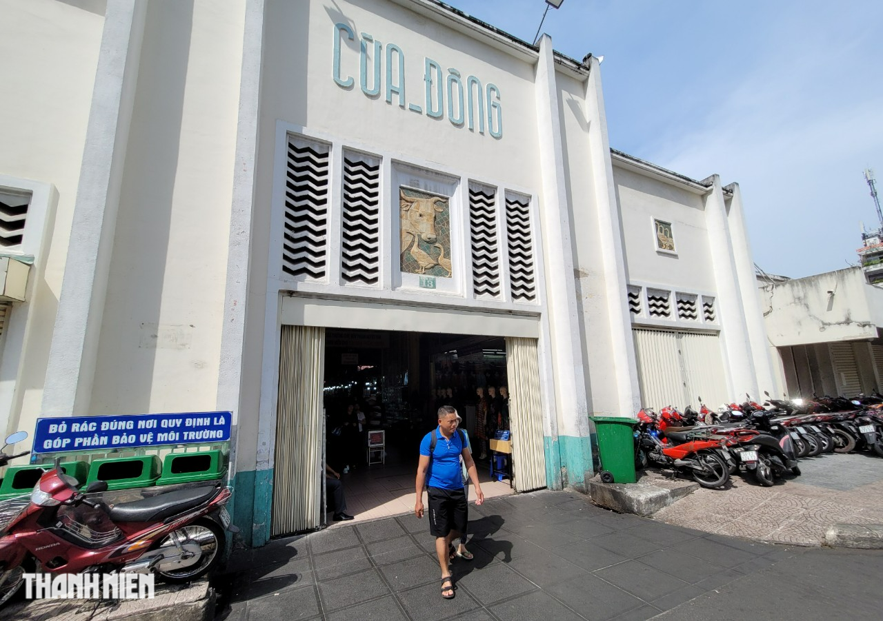 Ế kh&aacute;ch quốc tế, chợ Bến Th&agrave;nh người b&aacute;n đ&ocirc;ng hơn người mua - Ảnh 11.