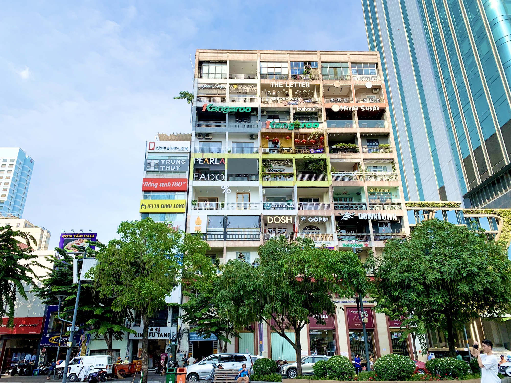 Chuyện những cư dân 'đất kim cương' sống giản dị giữa lòng đất xô bồ, đông đúc - Ảnh 1.