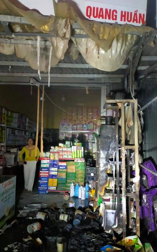 Hải Phòng: Nữ chủ nhân của cửa hàng bỉm, sữa bị tấn công bằng bom xăng - Ảnh 2.