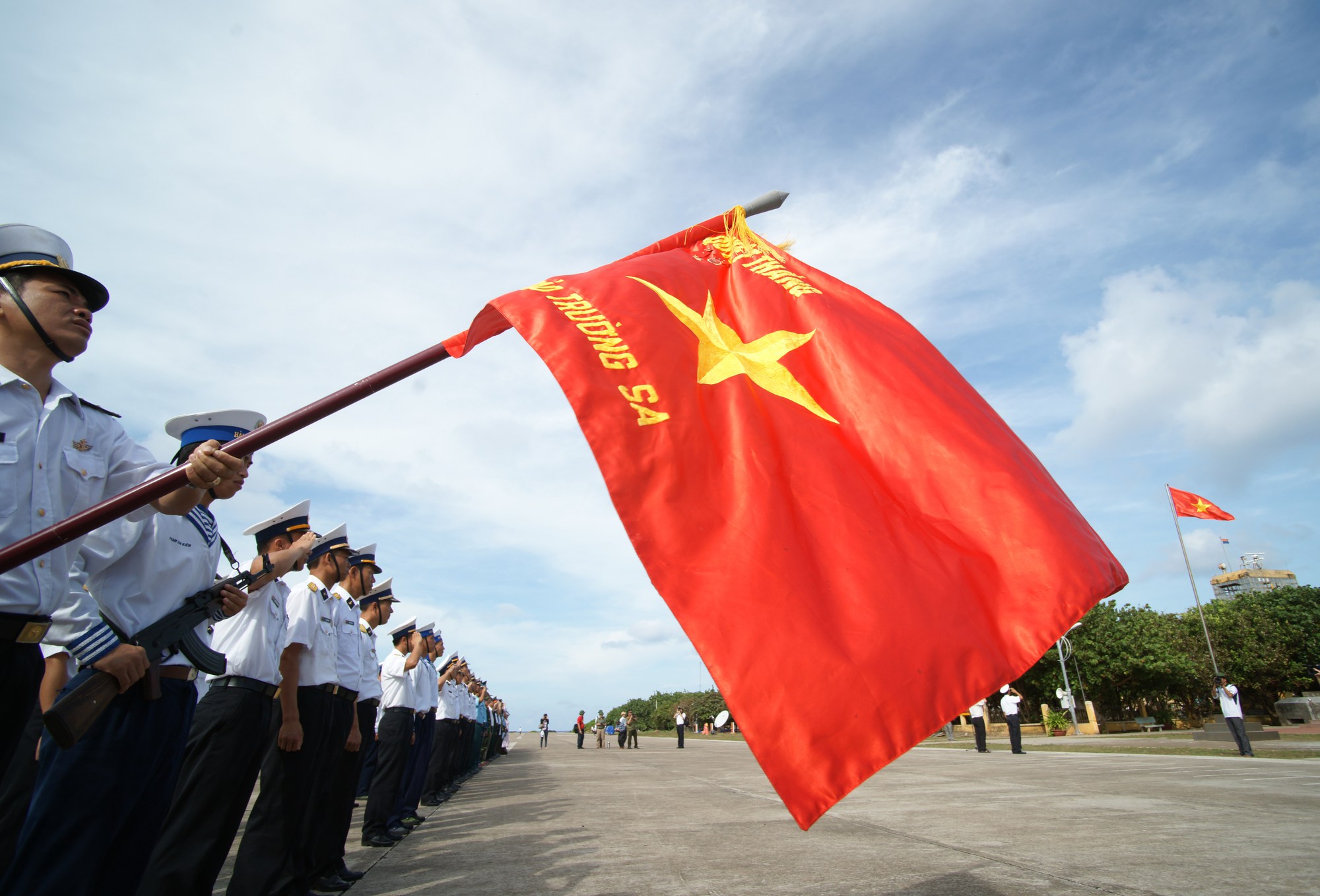 Trường Sa mãi trong tim người Việt: Biển này là của ta - Ảnh 2.