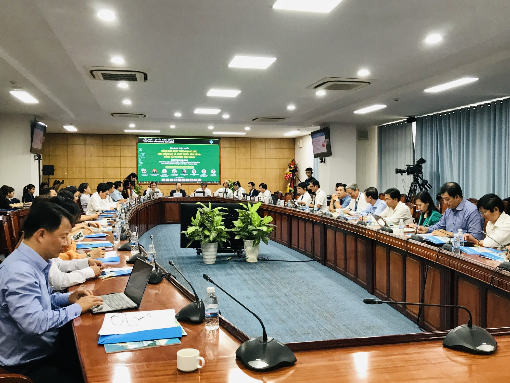 Giáo dục ĐBSCL khó khăn vì thiếu giáo viên - Ảnh 1.
