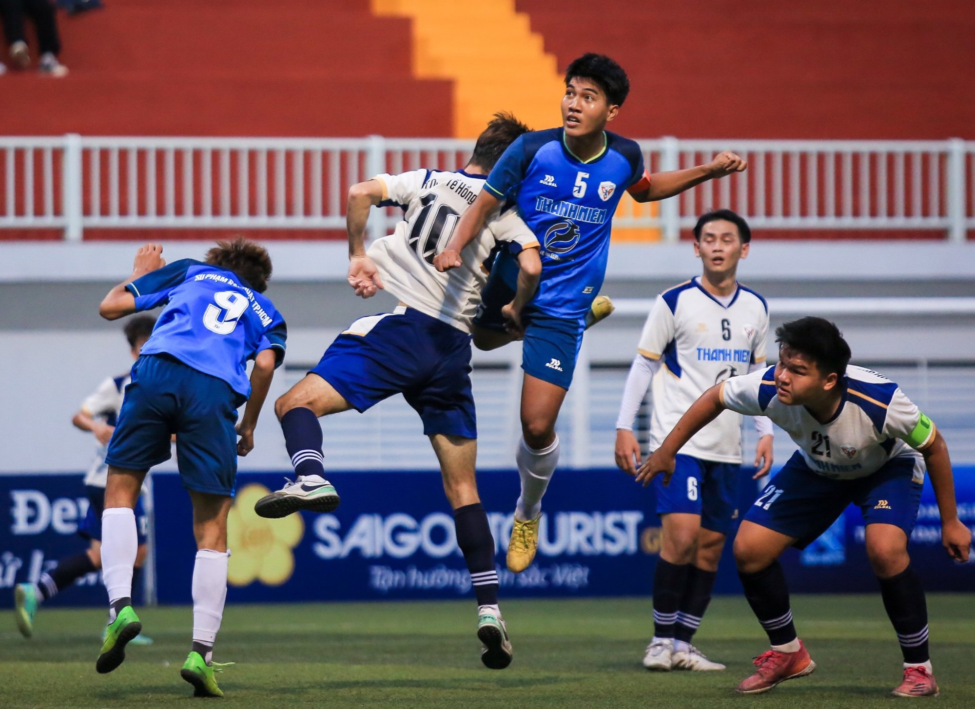 Nguyễn Văn Tấn Đạt, chàng đội trưởng mê phong cách Sergio Ramos - Ảnh 1.