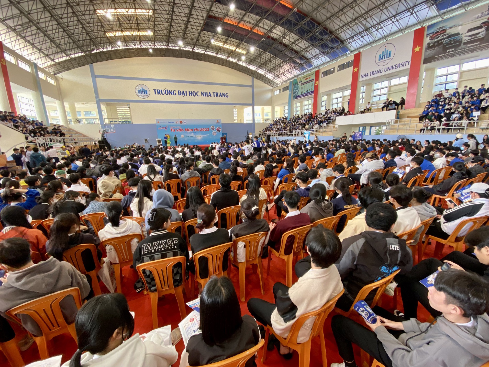 Rộn ràng tư vấn mùa thi tại TP.Nha Trang, nơi 25 năm trước khởi đầu chương trình  - Ảnh 9.