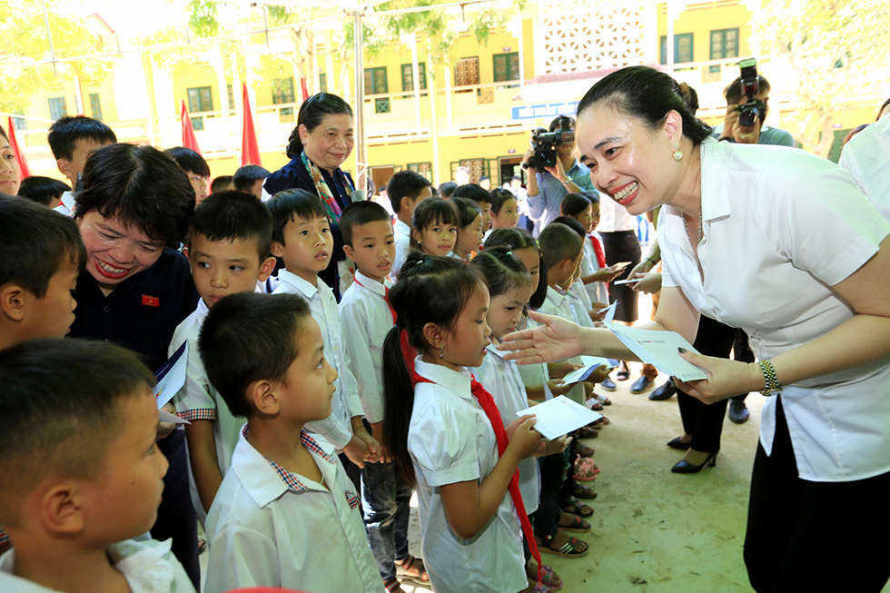 Bà Đỗ Nguyệt Ánh - Chủ tịch HĐTV EVNNPC: Không bao giờ để bản thân lạc hậu so với thời cuộc - Ảnh 6.