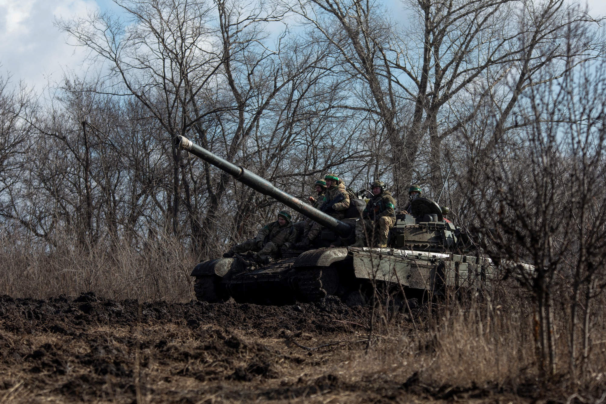 Ukraine nói cuộc chiến ở Bakhmut 'hoàn toàn như địa ngục' - Ảnh 1.