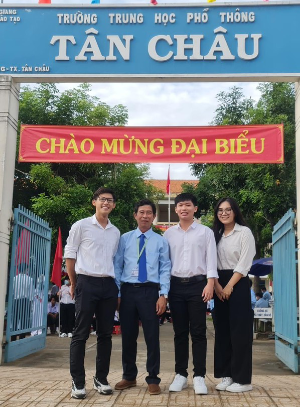 Thầy giáo miền Tây 'đảm đang nhất': Nhà giáo ưu tú, làm 3 hecta lúa - Ảnh 4.