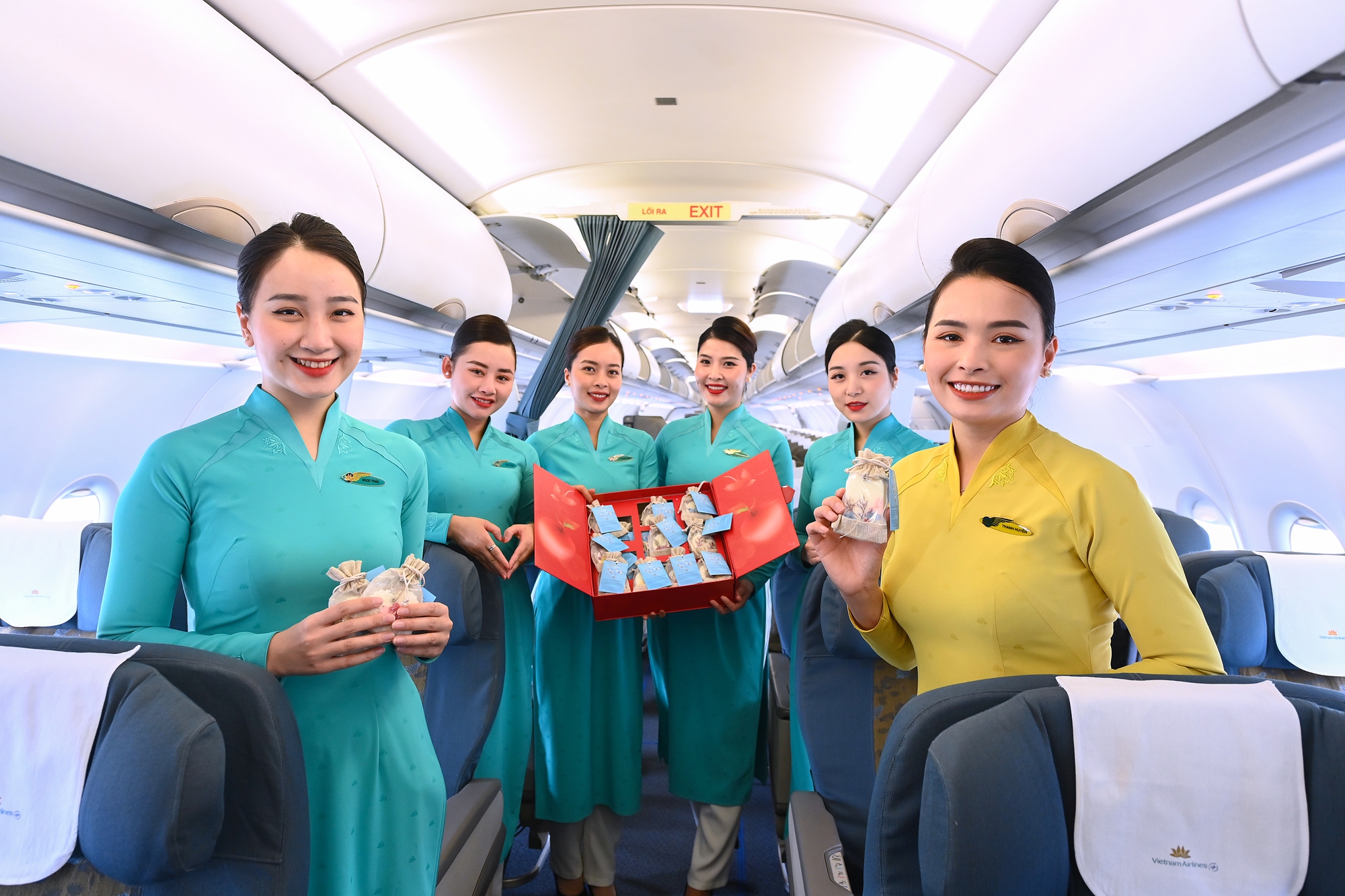 Vietnam Airlines tổ chức chuyến bay 'full nữ' siêu đặc biệt - Ảnh 6.