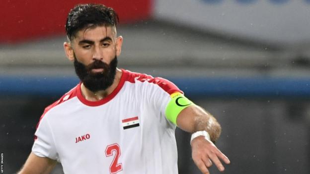 Cựu đội trưởng đội tuyển Syria bị cấm thi đấu suốt đời vì hành hung trọng tài  - Ảnh 1.