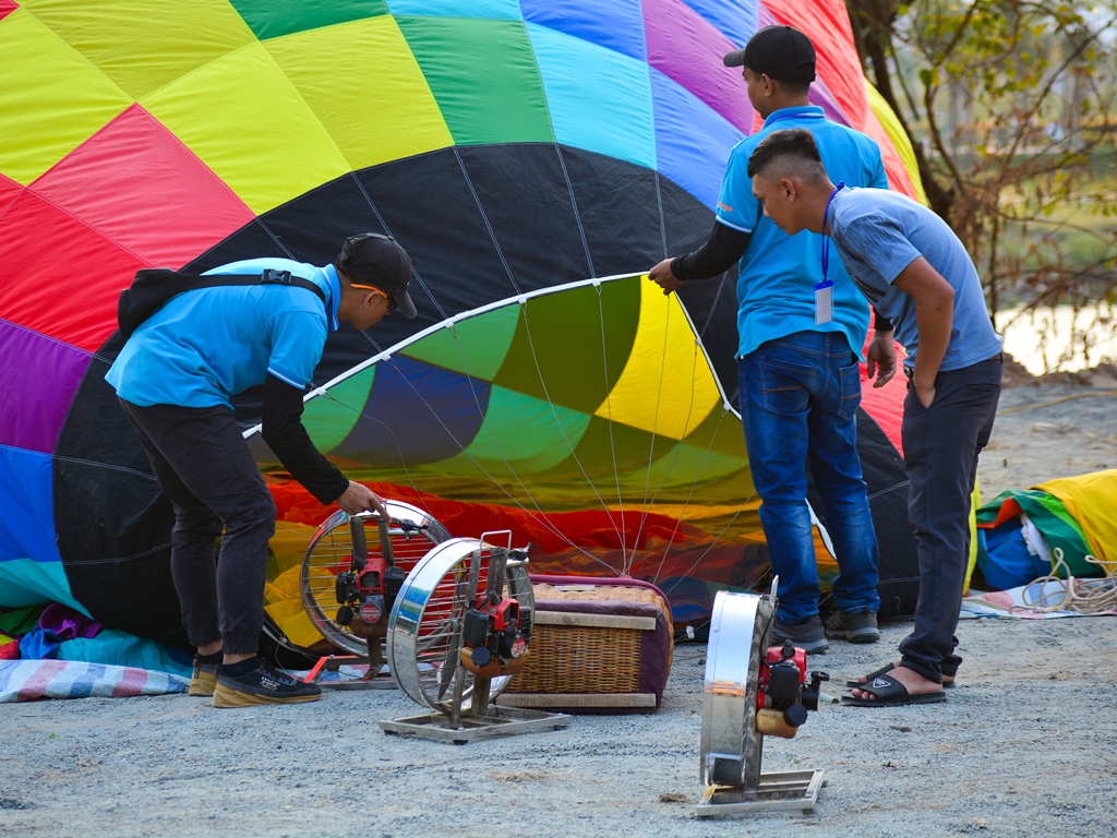 Trình diễn khinh khí cầu ở lễ hội Quán Thế Âm Ngũ Hành Sơn Đà Nẵng 2023 - Ảnh 2.