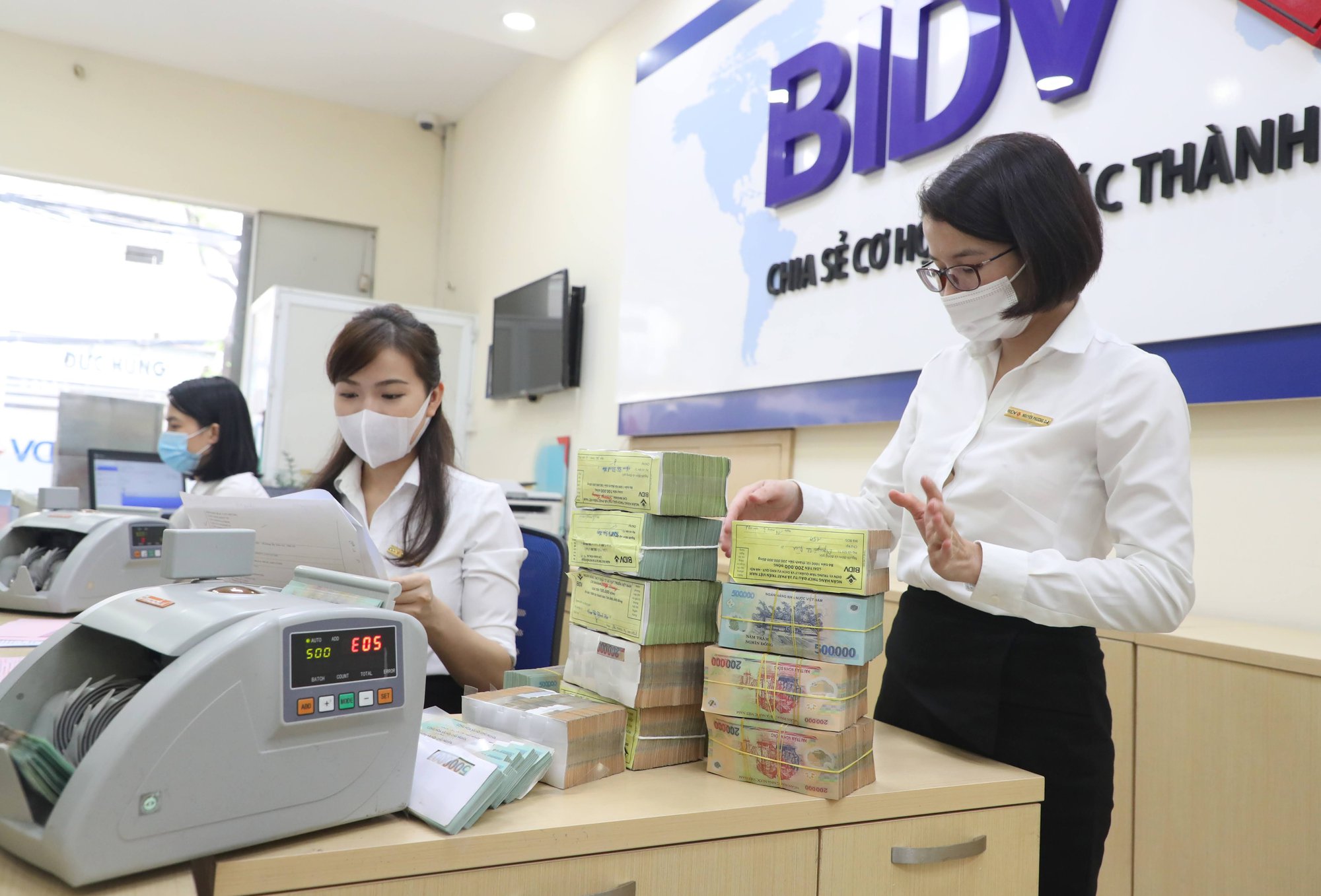 Hàng loạt ngân hàng BIDV, VIB, VietinBank tăng vốn khủng - Ảnh 1.