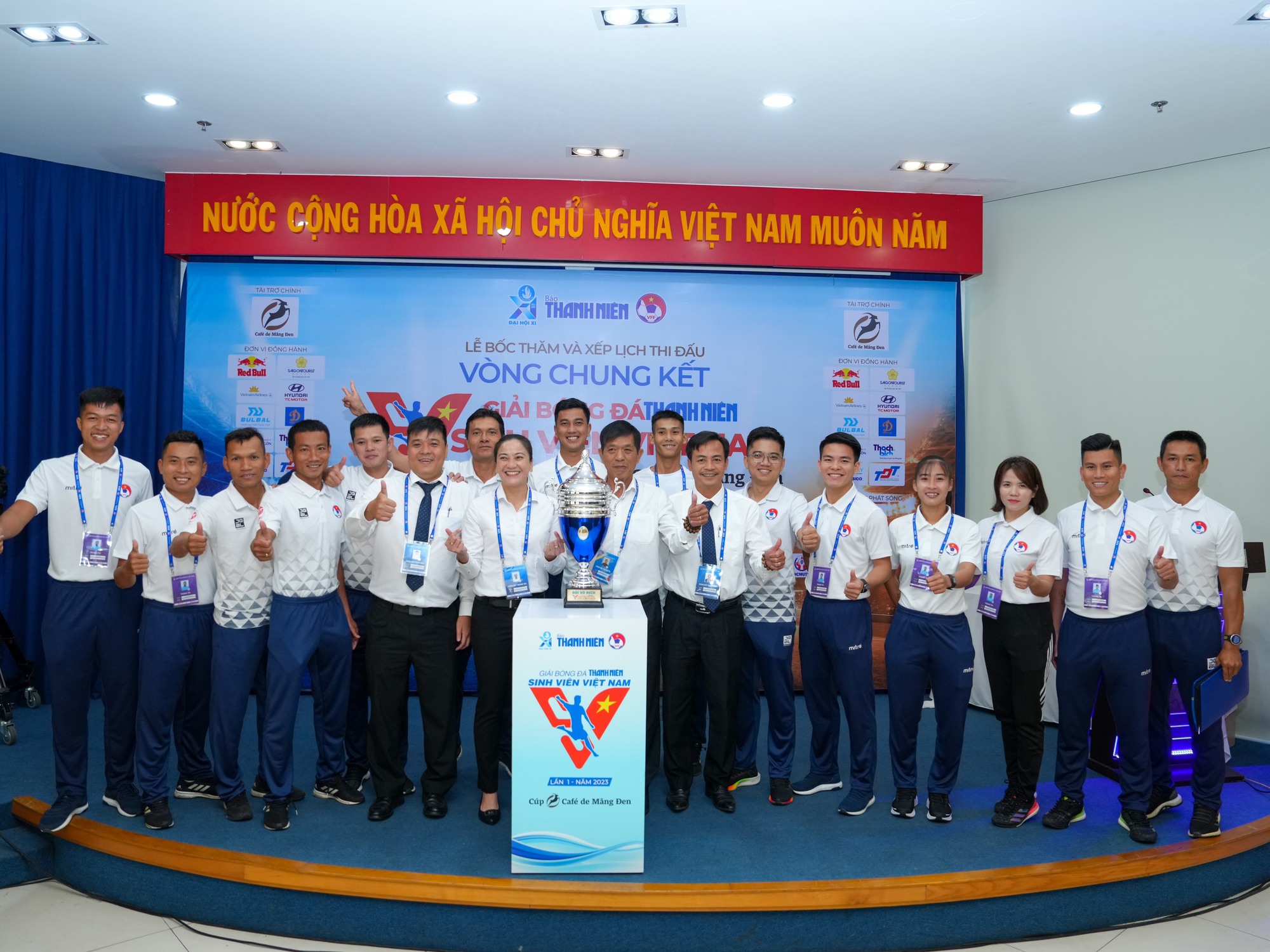 Ra mắt chiếc cúp vô địch trong mơ giải bóng đá Thanh Niên Sinh viên Việt Nam - Ảnh 19.