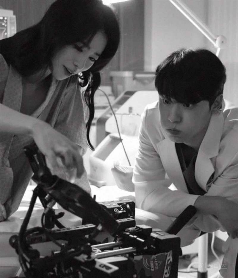 Loạt ảnh gây sốt của cặp đôi 'The Glory' Lim Ji Yeon và Lee Do Hyun - Ảnh 3.