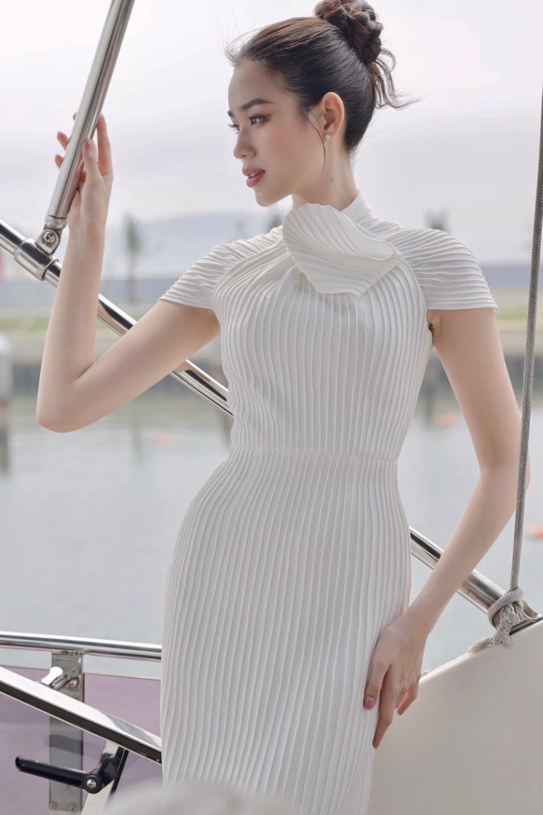 Váy maxi đi biển 2023 đẹp màu trắng cổ vuông nữ tính - Giá chỉ 450k