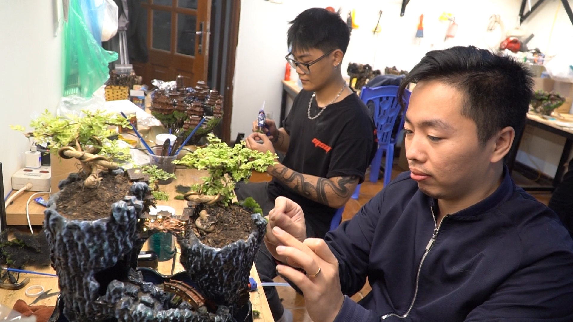 Chàng trai Việt sáng tạo mô hình tiểu cảnh 3D, thu hàng trăm triệu đồng - Ảnh 4.