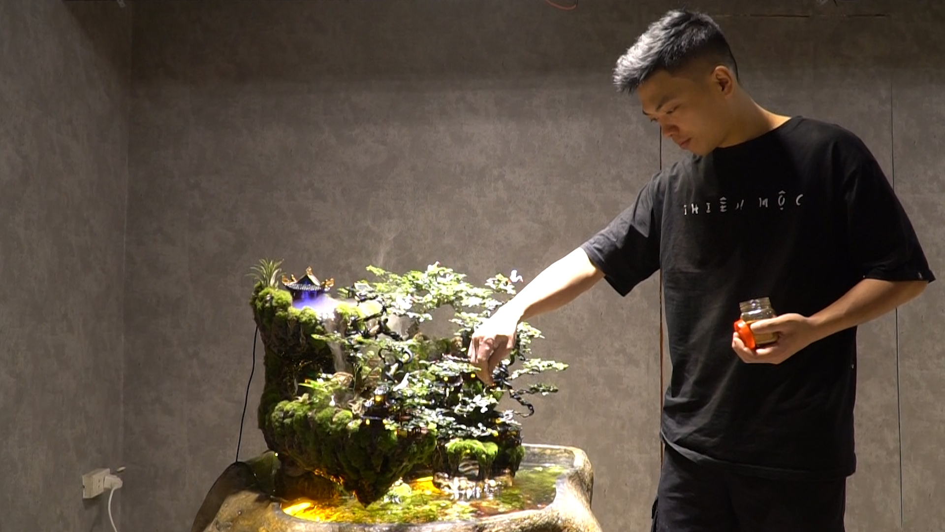 Chàng trai Việt sáng tạo mô hình tiểu cảnh 3D, thu hàng trăm triệu đồng - Ảnh 2.