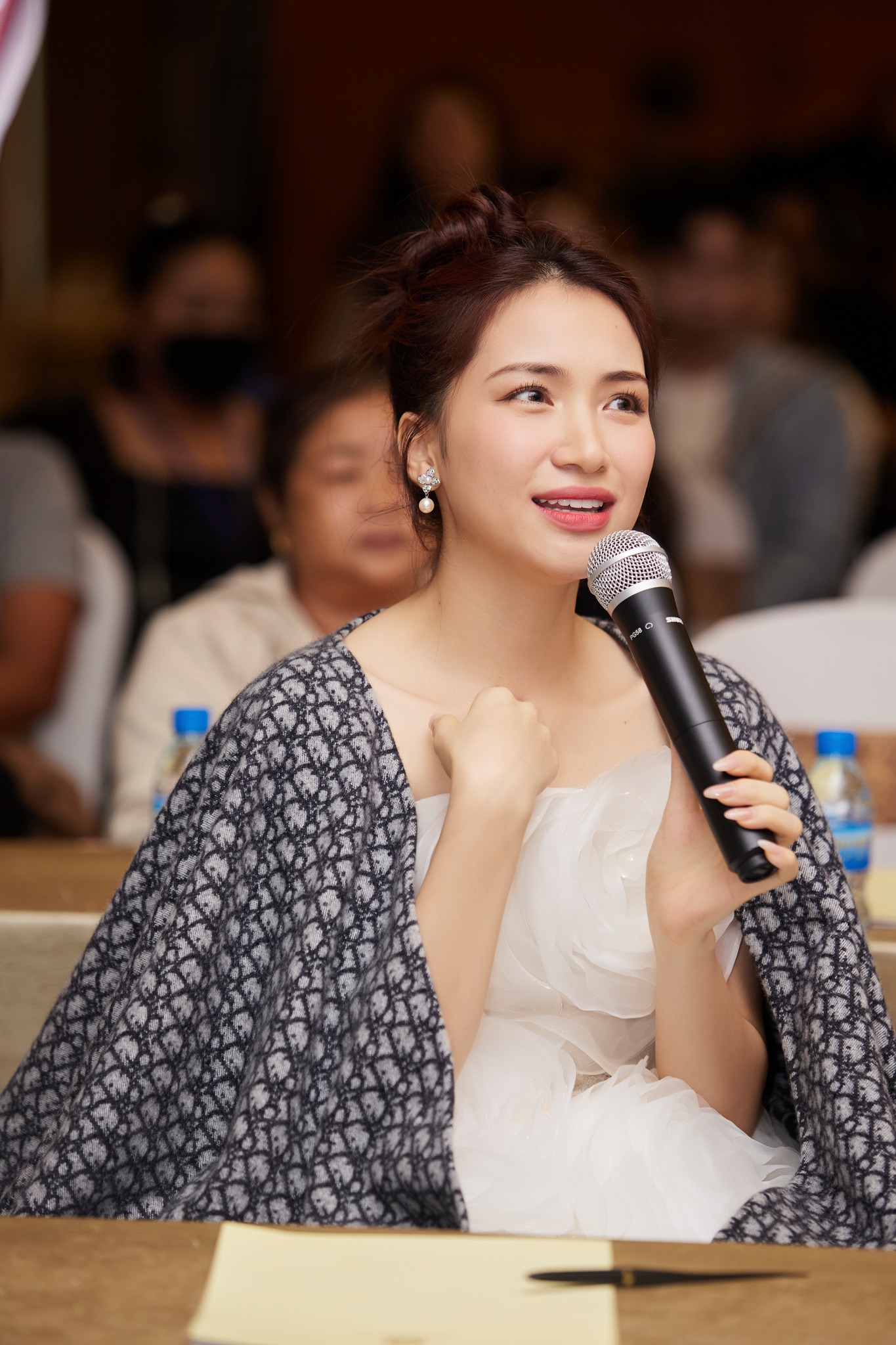 Hòa Minzy diện đầm phát sáng tại sự kiện - Ảnh 8. Hòa Minzy diện đầm phát sáng tại sự kiện - Ảnh 8.