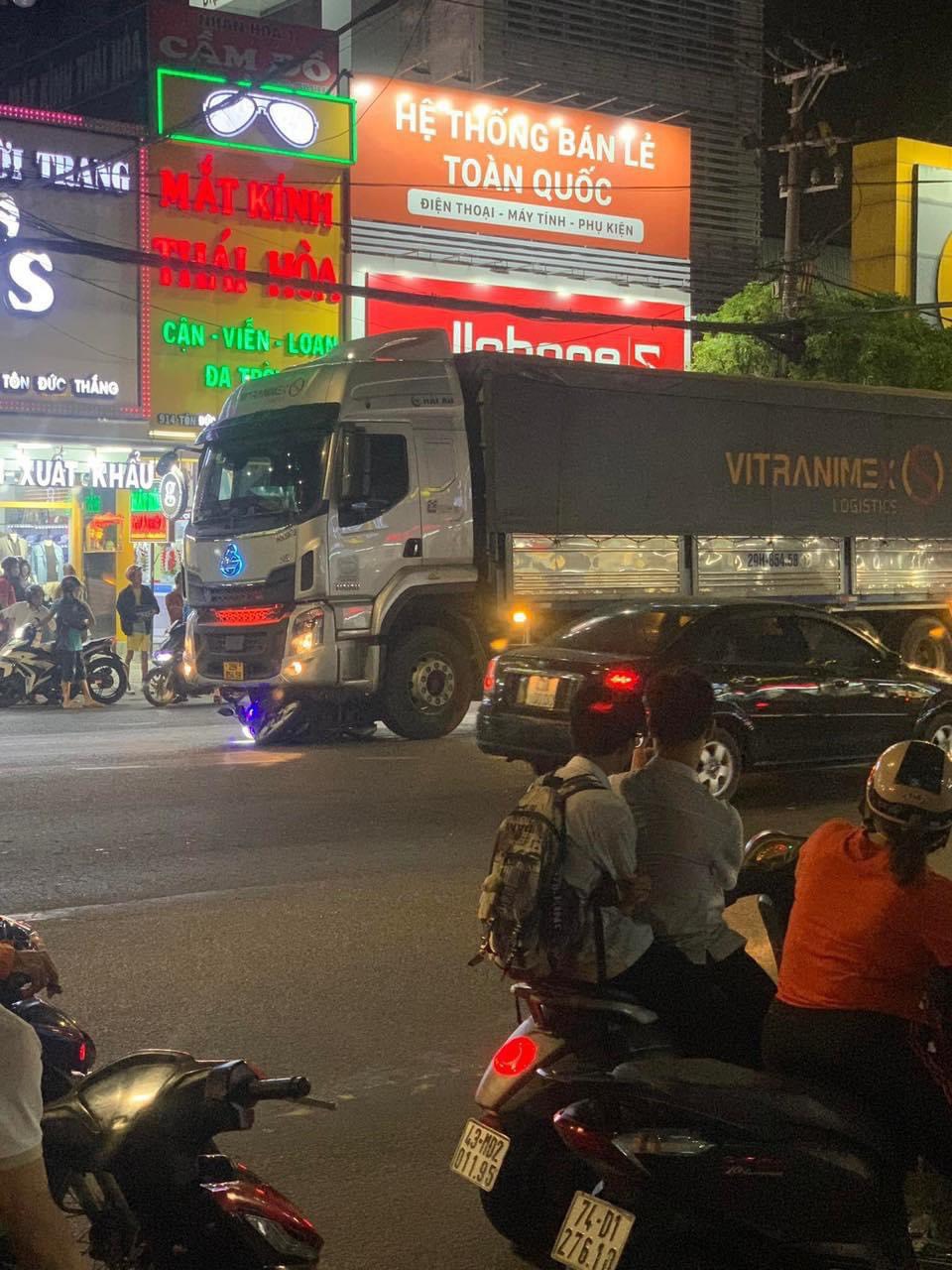 Đà Nẵng: Tai nạn thương tâm, đôi nam nữ tử vong dưới gầm xe tải