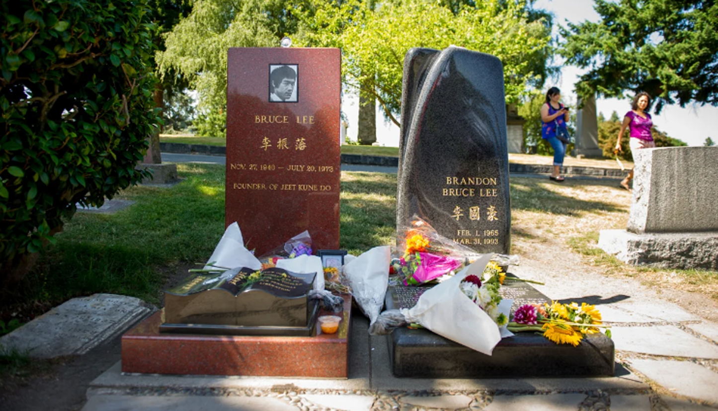 Người thân tưởng nhớ con trai Lý Tiểu Long 30 năm sau khi anh qua đời  - Ảnh 7.