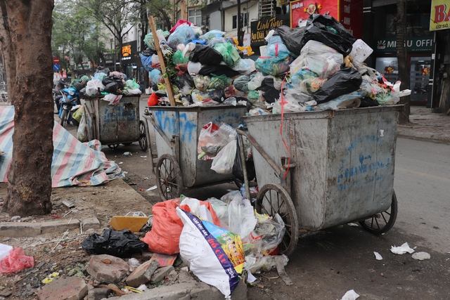Quận Thanh Xuân xử lý ngay ô nhiễm rác thải sau phản ánh của Báo ...