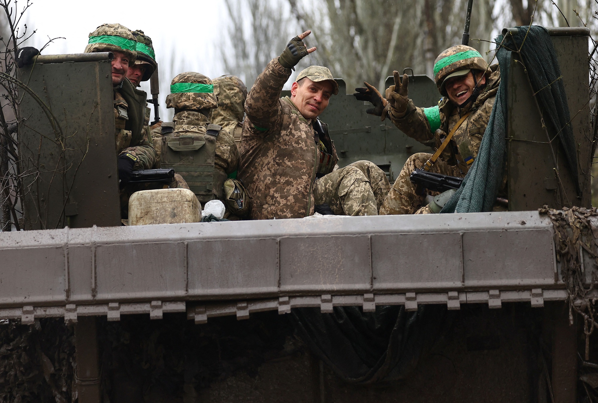 Tình báo Anh: lực lượng Ukraine rút lui ở Bakhmut - Ảnh 1.