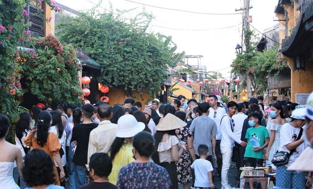 Sự kiện văn hóa tuần qua: Công an vào cuộc vụ sắc phong Việt Nam bị rao bán trên mạng - Ảnh 3.
