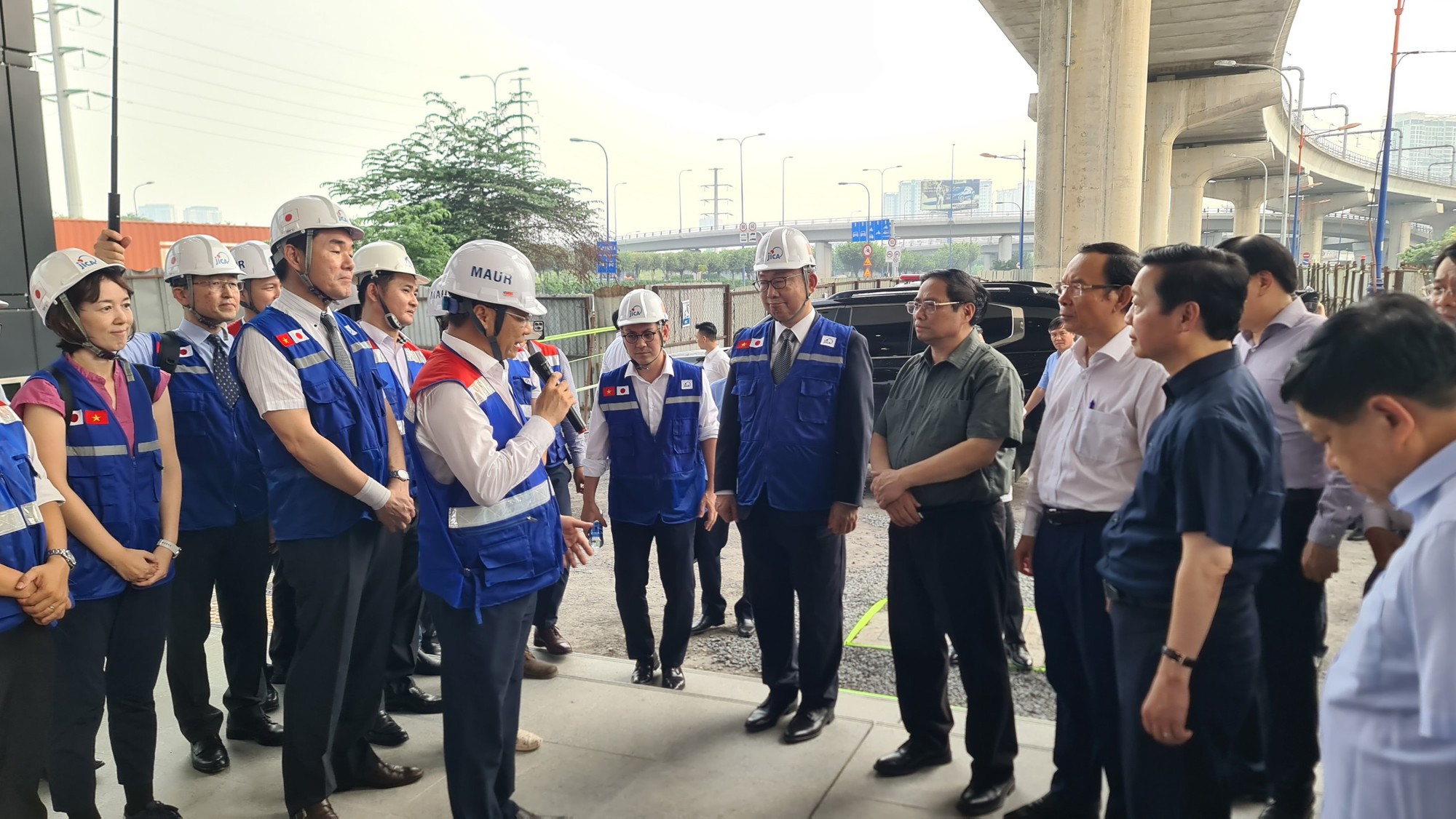 Thủ tướng đi thử nghiệm tàu metro Bến Thành - Suối Tiên - Ảnh 2.