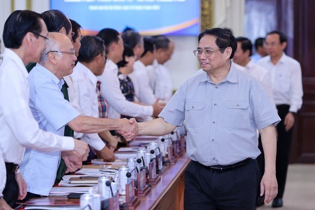 Thủ tướng Phạm Minh Chính: 'Các chính sách tháo gỡ đã vào tới TP.HCM chưa? Vào tới đâu rồi?' - Ảnh 2.