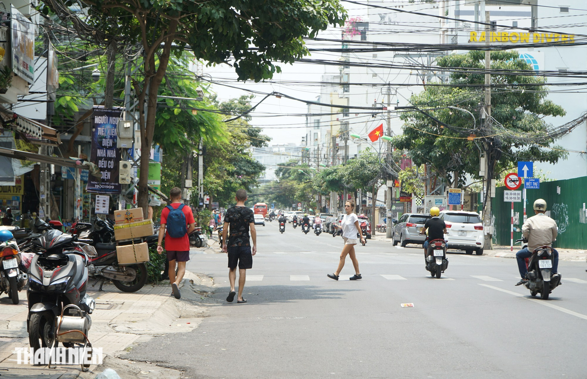 Khu phố Tây ở Nha Trang vẫn vắng hoe dù chuẩn bị bước vào mùa du lịch - Ảnh 7.