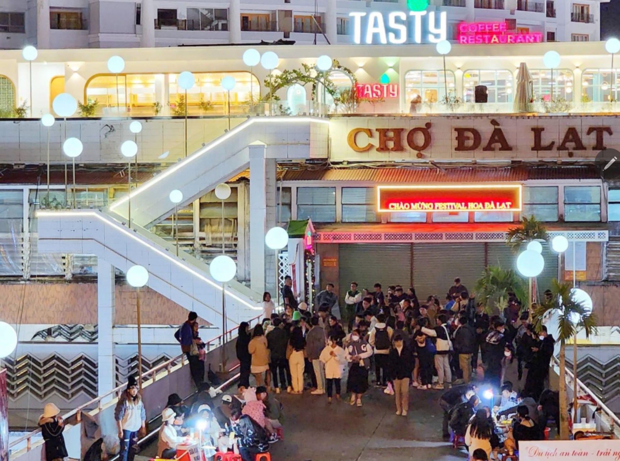 Góc check in “Hồng Kông ở Đà Lạt” vẫn thu hút du khách - Ảnh 5.