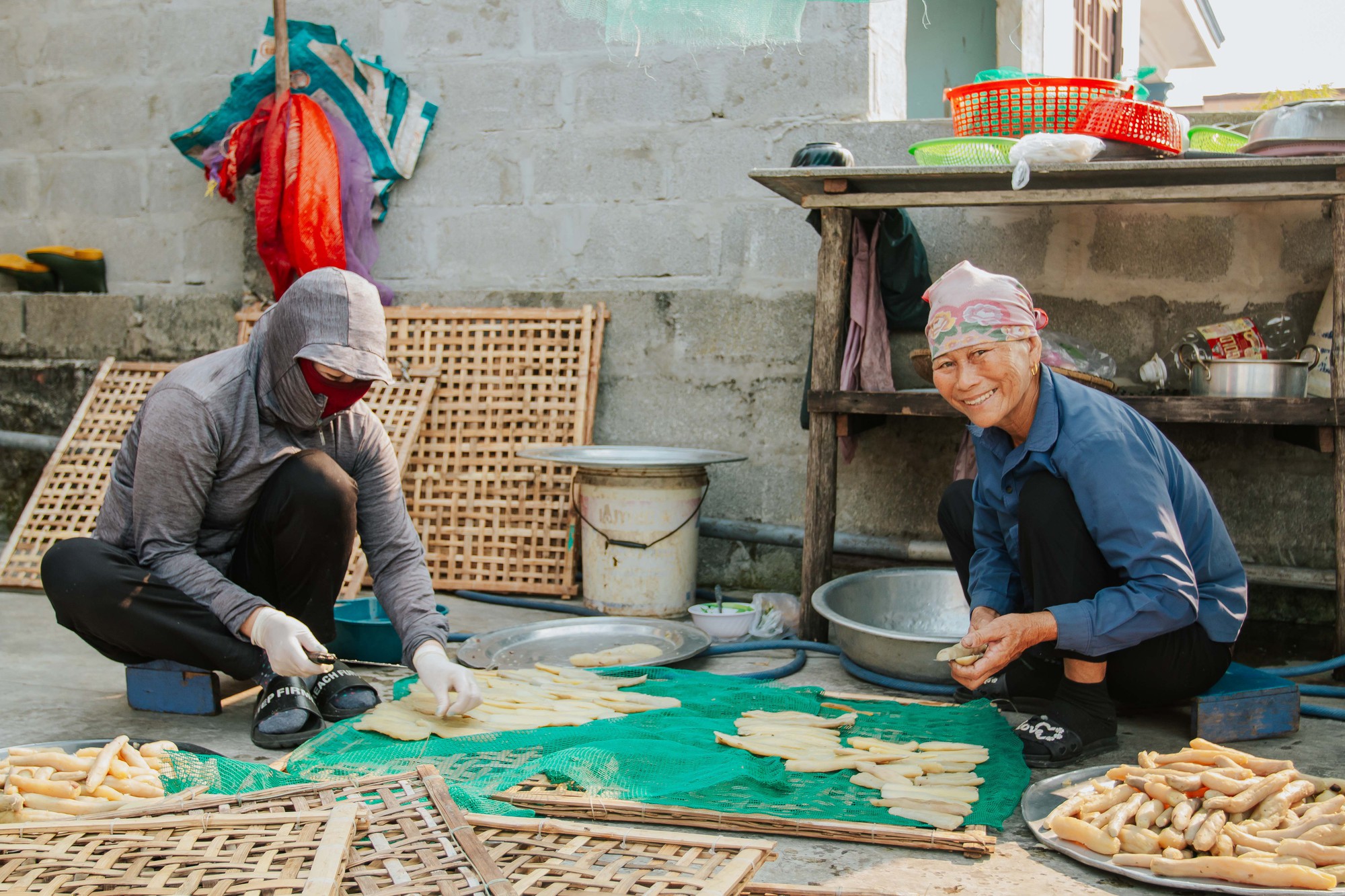 Về thủ phủ khoai deo khám phá cách làm món ăn đặc sản Quảng Bình - Ảnh 1.