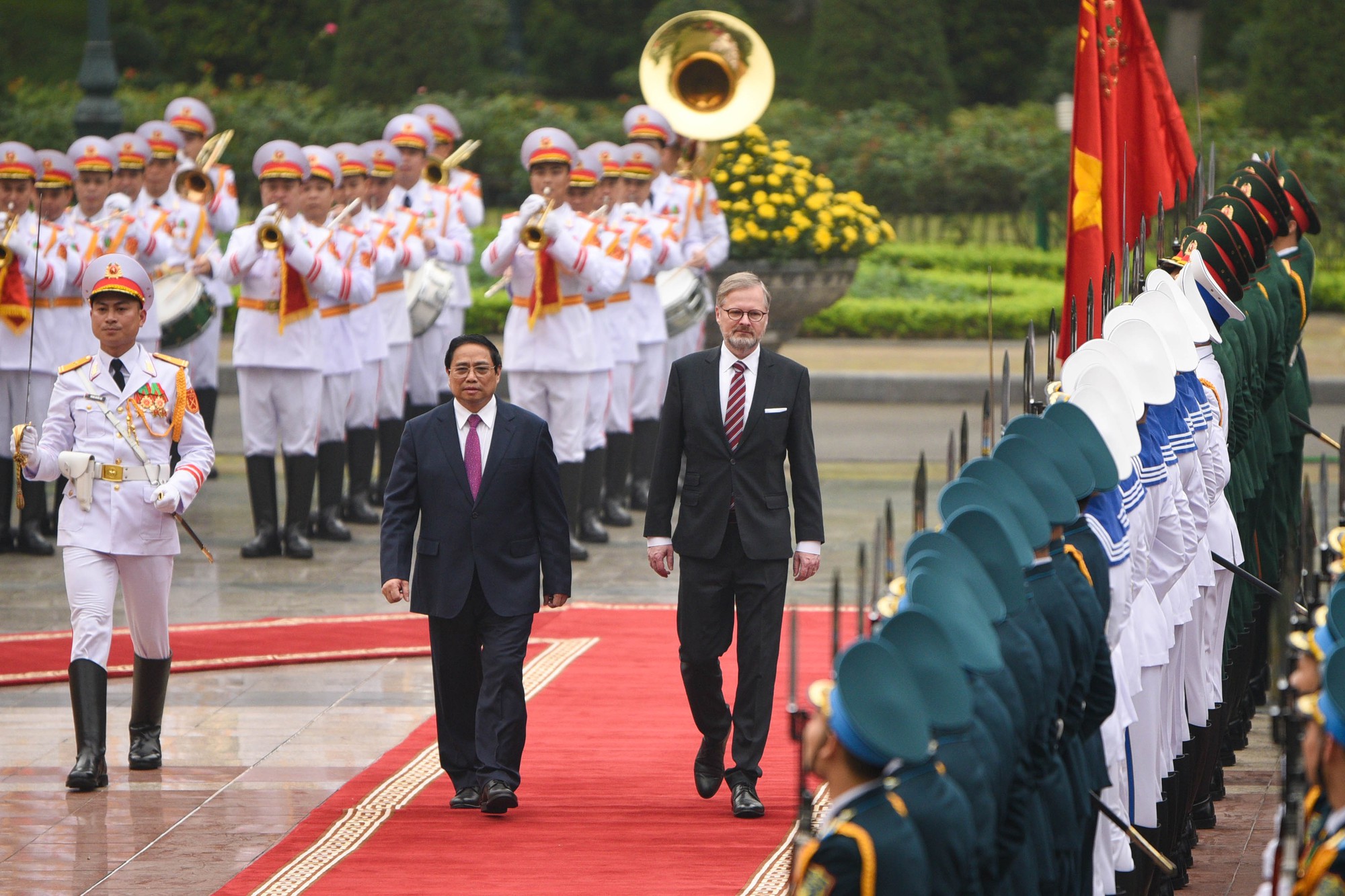 Thủ tướng Phạm Minh Chính chủ trì lễ đón Thủ tướng Czech - Ảnh 2.