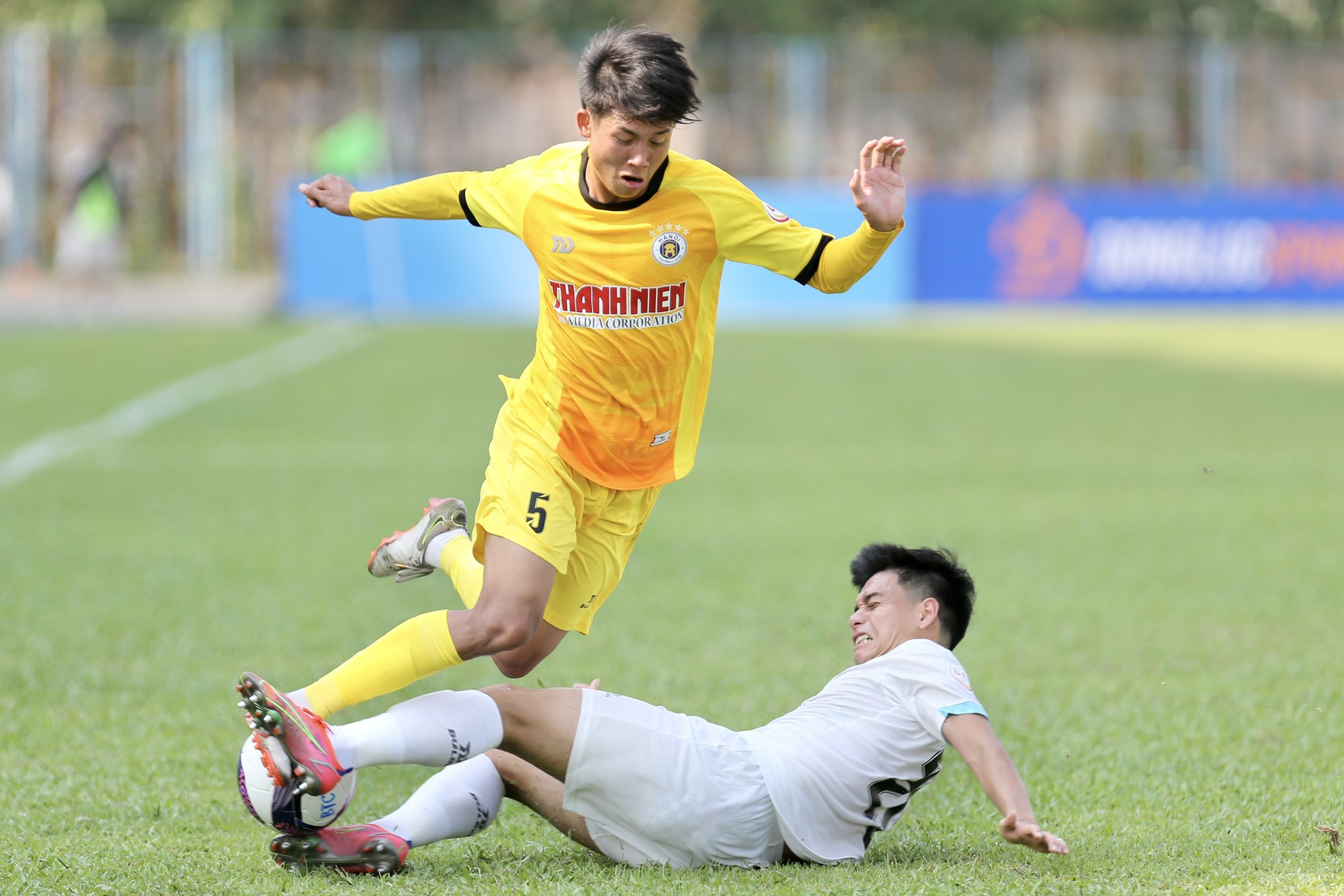 VCK U.19 quốc gia: Đương kim vô địch bị cầm chân trận khai màn - Ảnh 4.