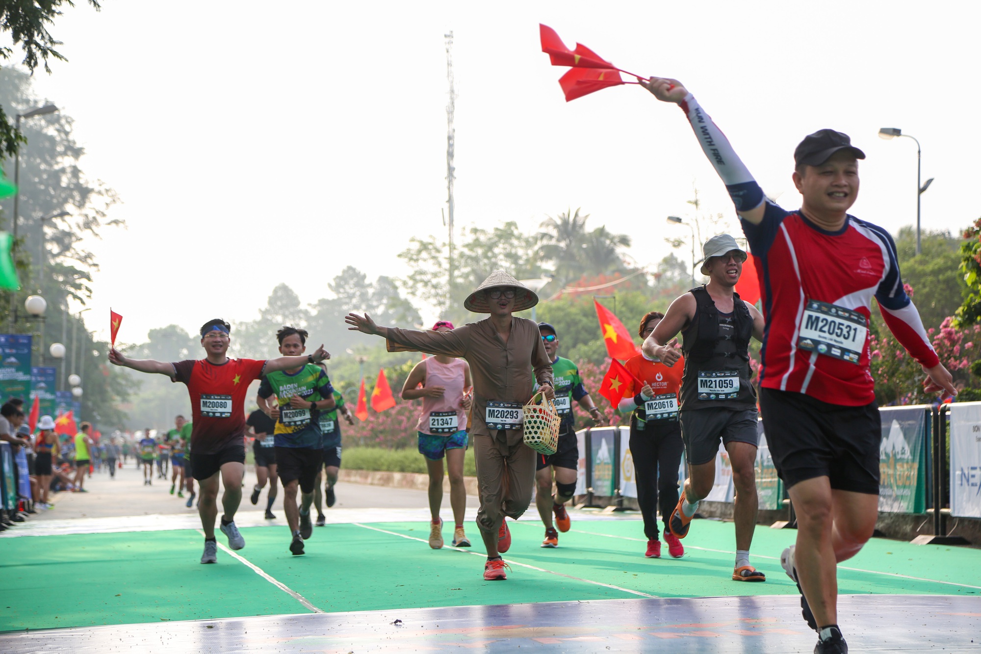 Tây Ninh: Hơn 7.100 vận động viên tham gia giải chạy BaDen Mountain Marathon 2023 - Ảnh 9.