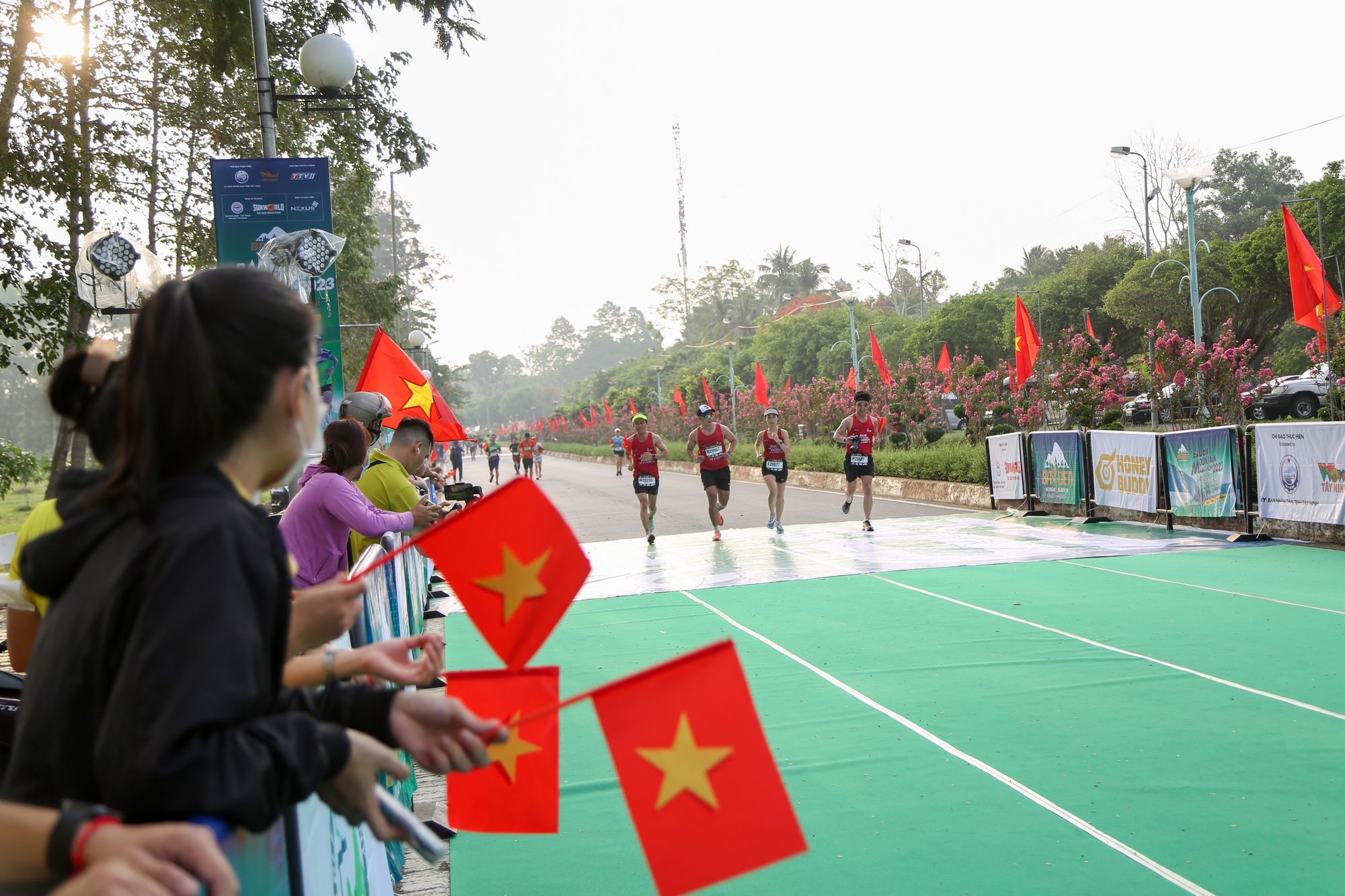 Tây Ninh: Hơn 7.100 vận động viên tham gia giải chạy BaDen Mountain Marathon 2023 - Ảnh 6.