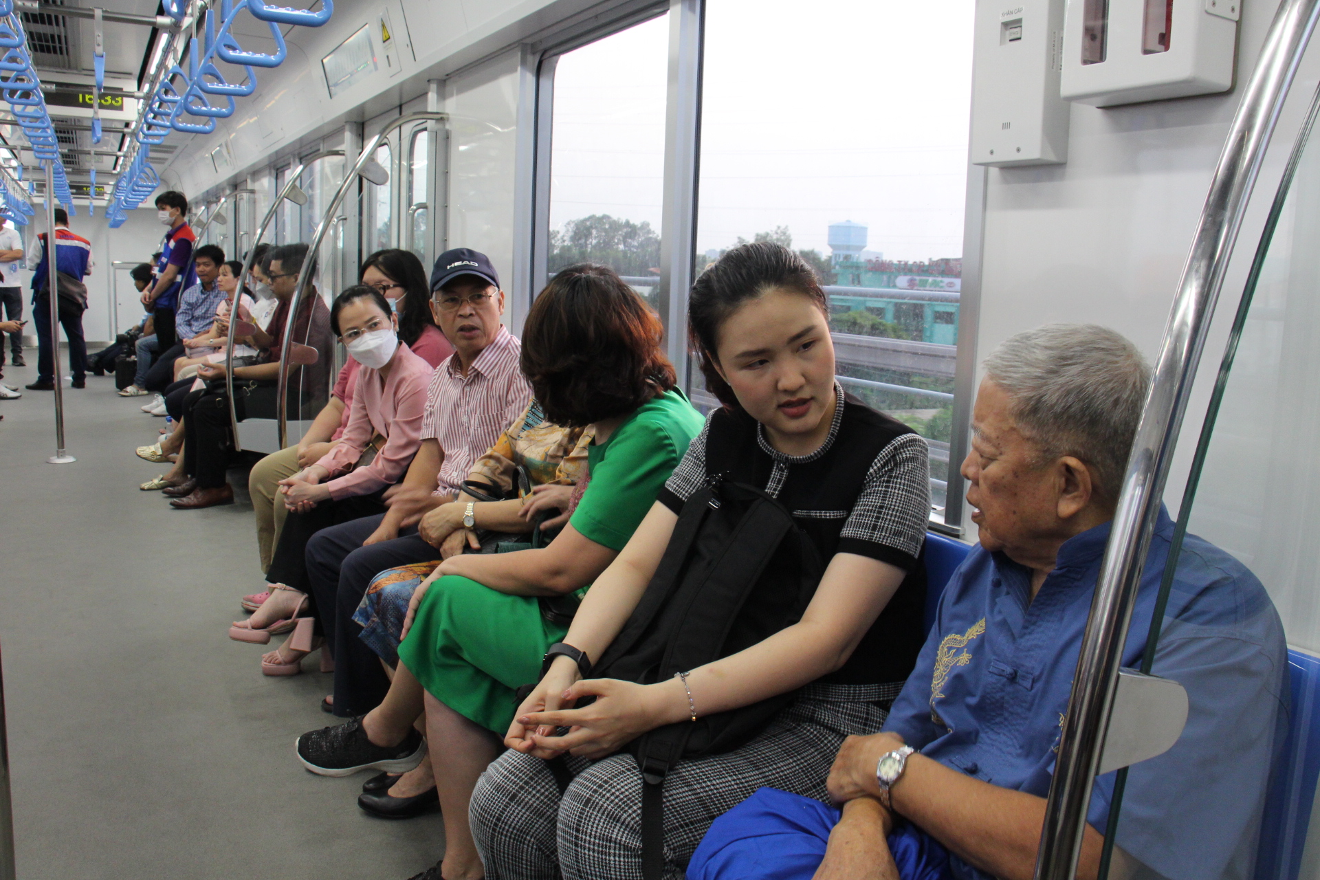 Metro số 1 chở gần 2.000 khách/ngày, chạy 20 phút từ Dĩ An đến Thảo Điền - Ảnh 3.