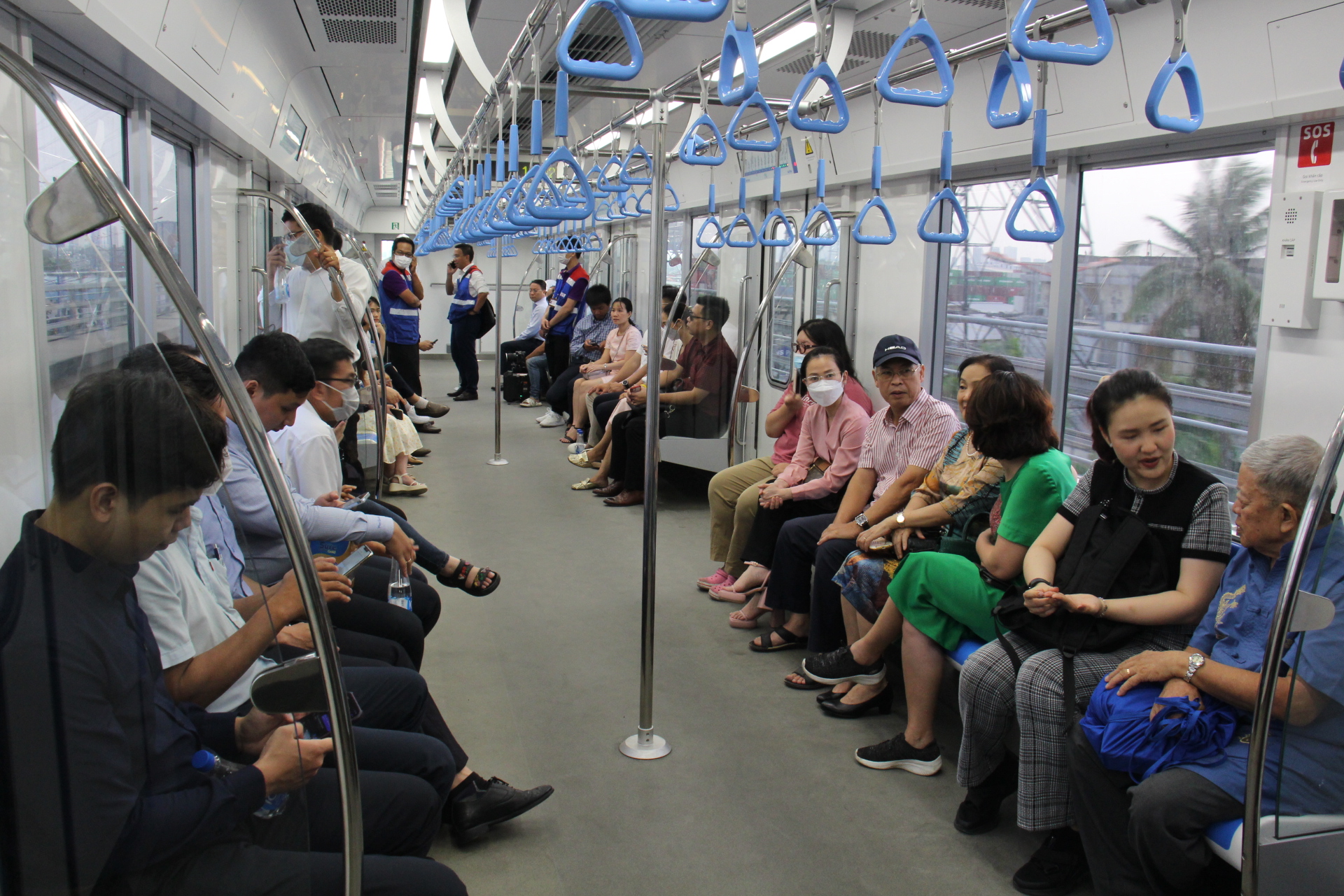 Metro số 1 chở gần 2.000 khách/ngày, chạy 20 phút từ Dĩ An đến Thảo Điền - Ảnh 1.