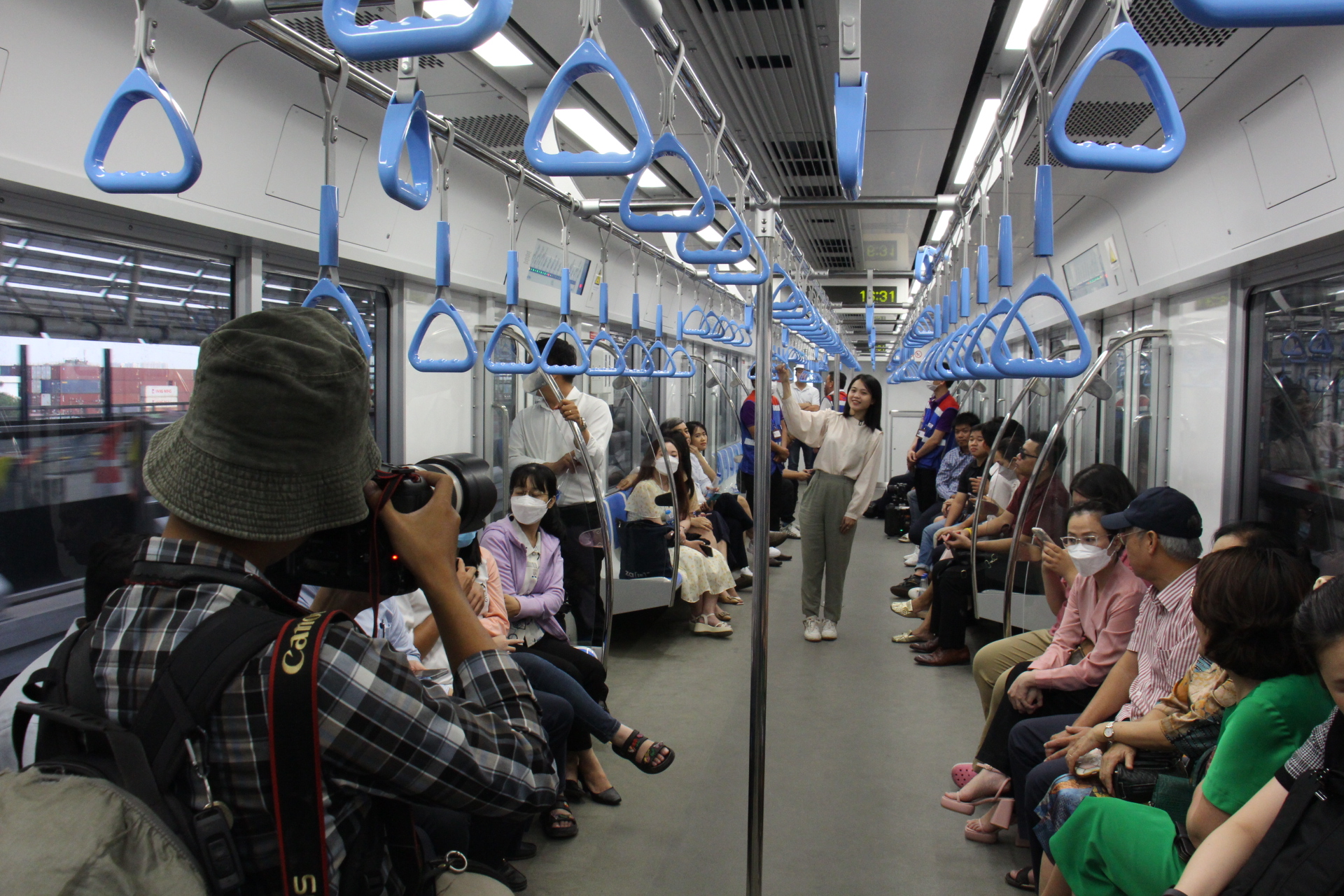 Metro số 1 chở gần 2.000 khách/ngày, chạy 20 phút từ Dĩ An đến Thảo Điền - Ảnh 5.