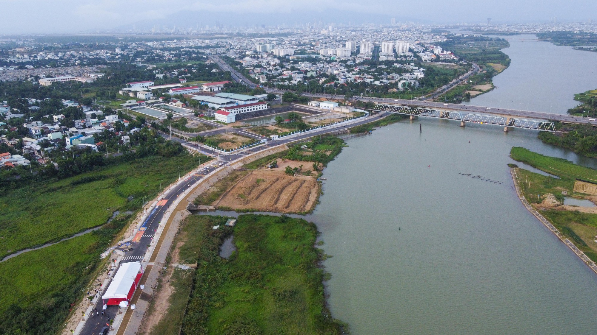Đà Nẵng: Ngắm dự án đường ven sông Tuyên Sơn - Túy Loan 745 tỉ đồng  - Ảnh 1.
