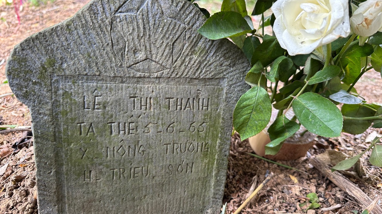 Chuyện về ngôi mộ của nữ thanh niên xung phong trong Vườn quốc gia Bến En - Ảnh 2.