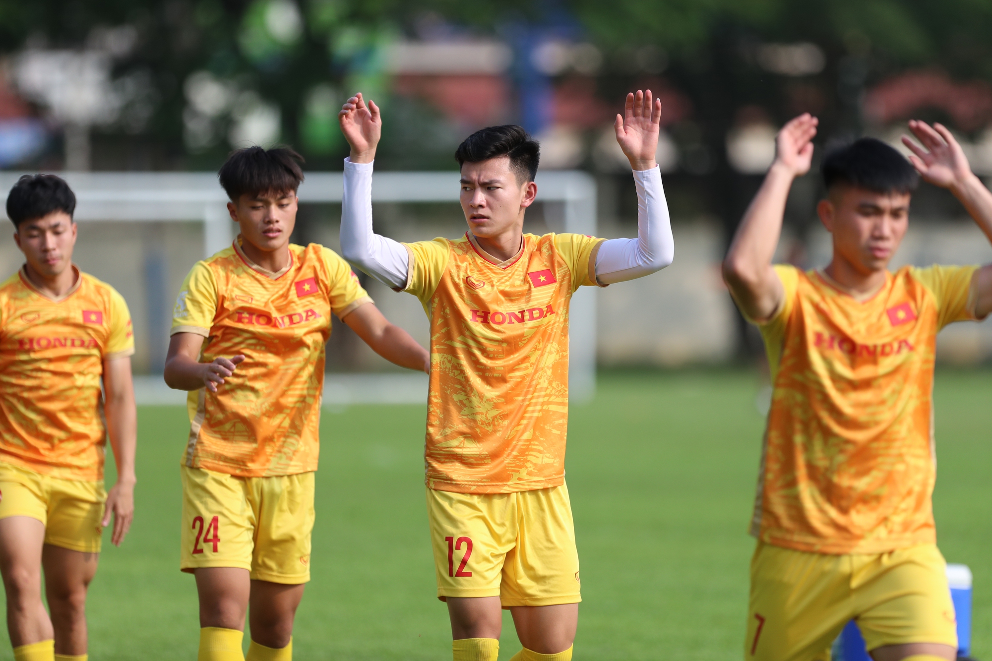 U.22 Việt Nam chia đội hình đấu đối kháng, rèn chiến thuật cho SEA Games 32 - Ảnh 1.