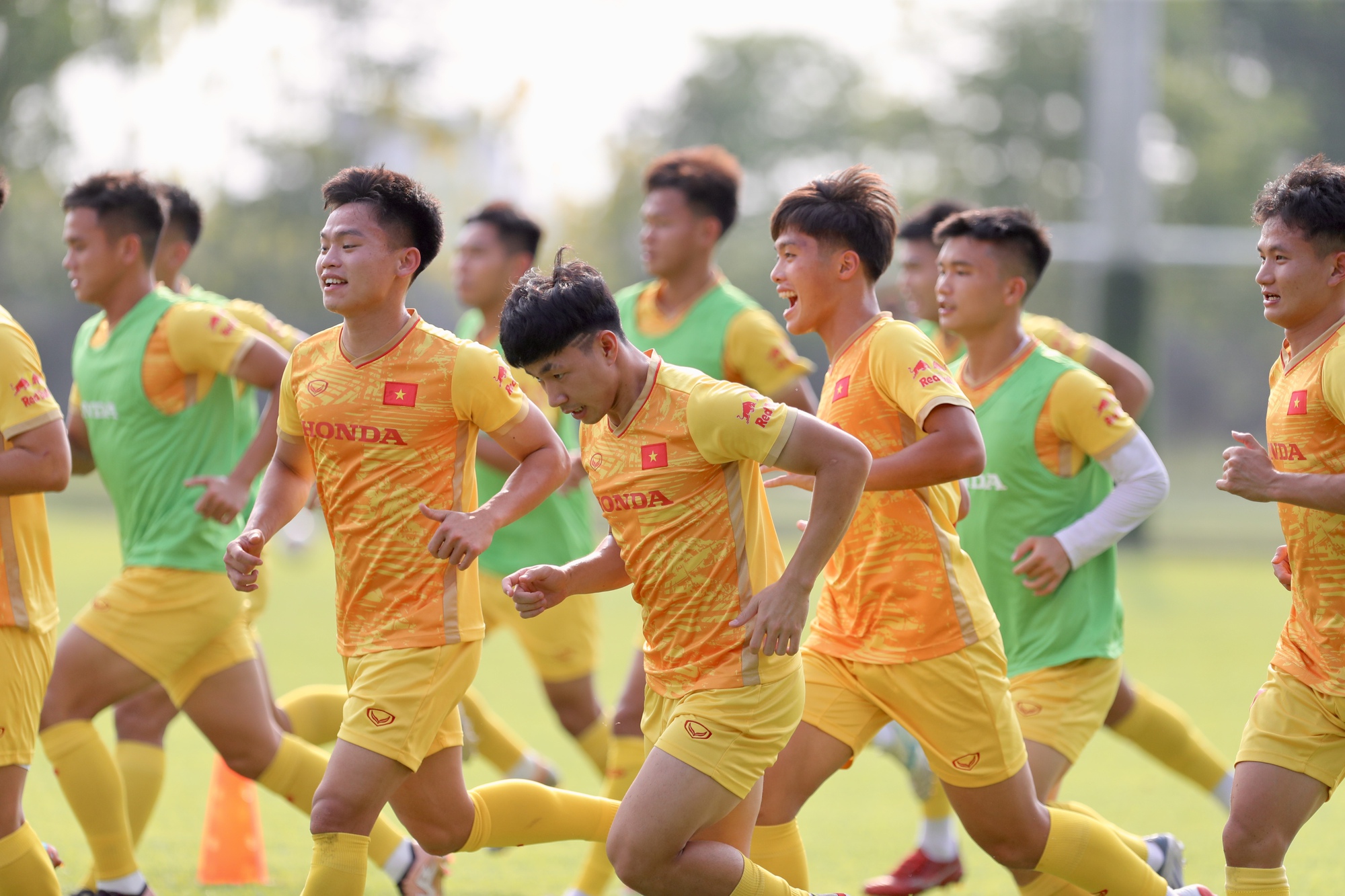 U.22 Việt Nam chia đội hình đấu đối kháng, rèn chiến thuật cho SEA Games 32 - Ảnh 4.