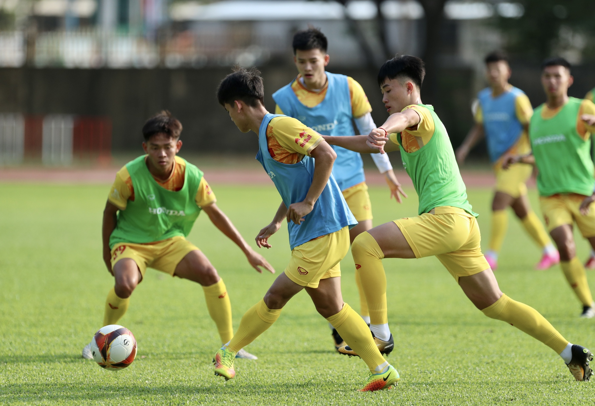 U.22 Việt Nam chia đội hình đấu đối kháng, rèn chiến thuật cho SEA Games 32 - Ảnh 5.