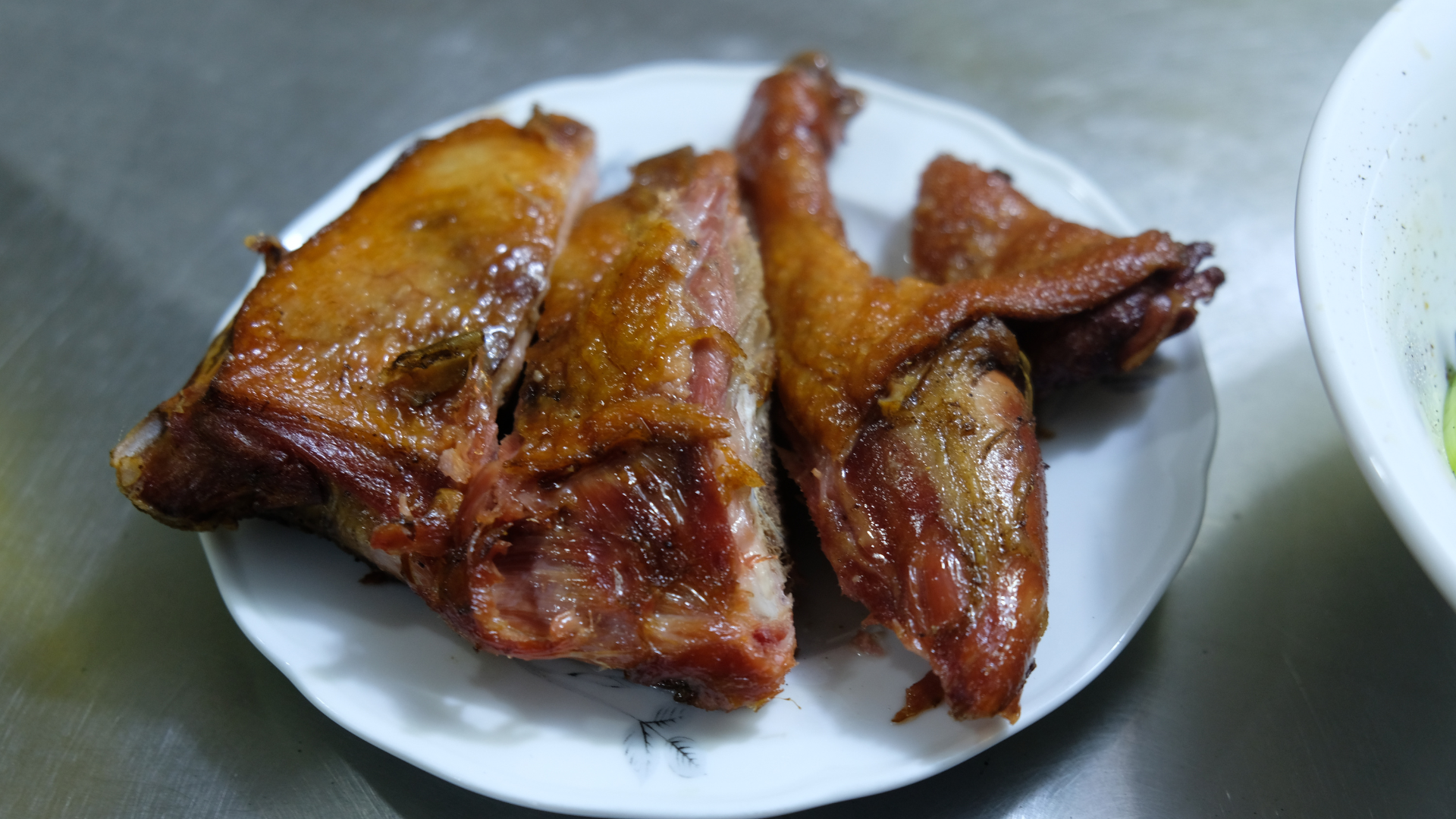 Mì vịt tiềm quay lu da giòn, thịt mềm 30 năm siêu ngon tại Tân Phú- Ảnh 1.