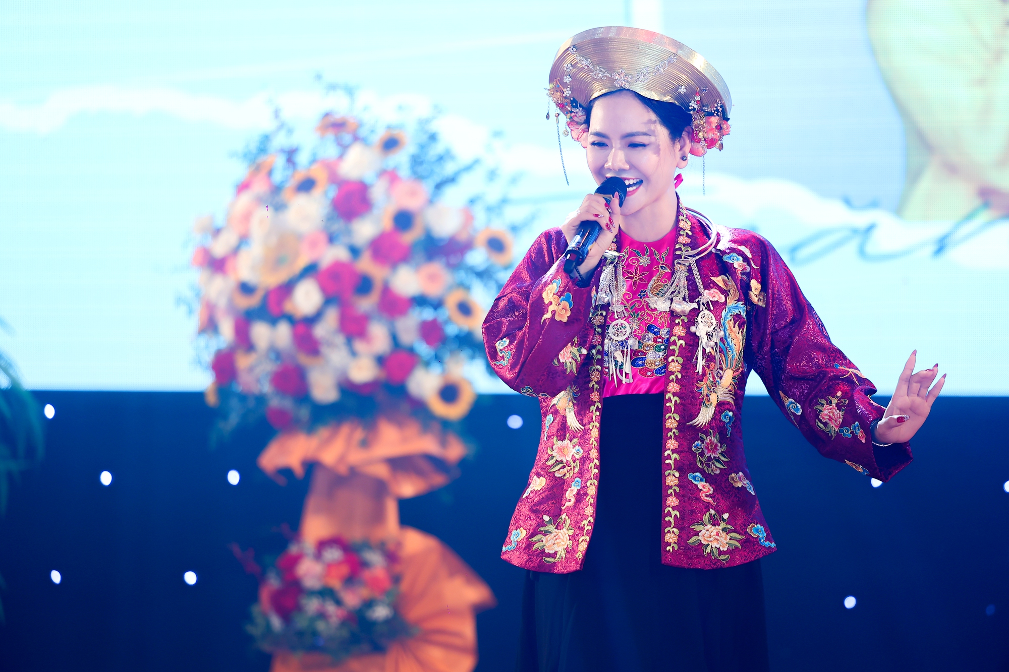 Lương Nguyệt Anh gây ấn tượng khi hát 'Cô Sáu Sơn Trang' - Ảnh 7.