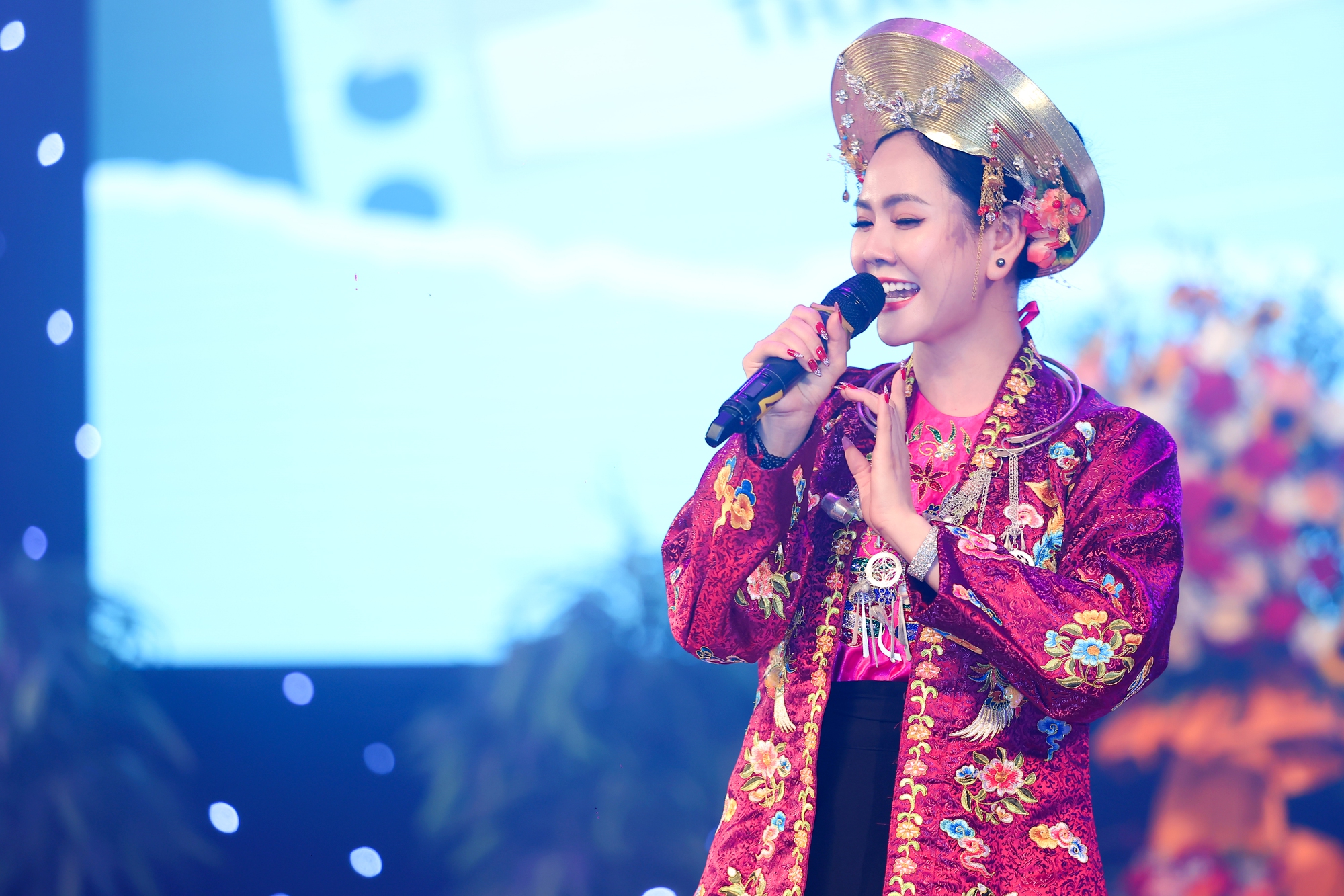 Lương Nguyệt Anh gây ấn tượng khi hát 'Cô Sáu Sơn Trang' - Ảnh 4.