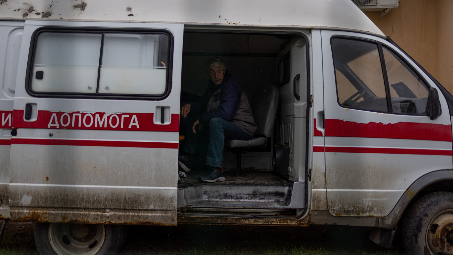 Người dân Ukraine gặp khó khăn khi khám chữa bệnh - Ảnh 1.