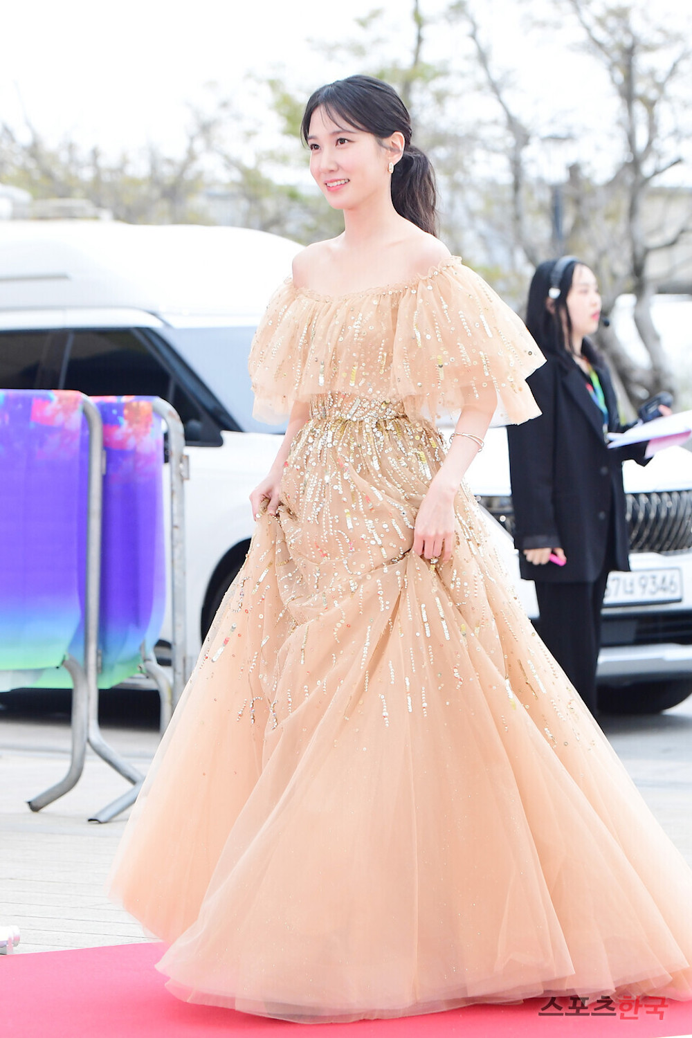 Song Hye Kyo, Suzy và dàn mỹ nhân Hàn lộng lẫy trên thảm đỏ Baeksang 2023 - Ảnh 9.
